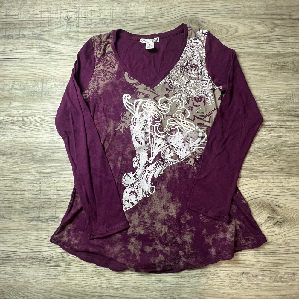 No Rox Graphic Top Women Medium Purple Long Sleeve Rhinestone Foil V-Neck V37